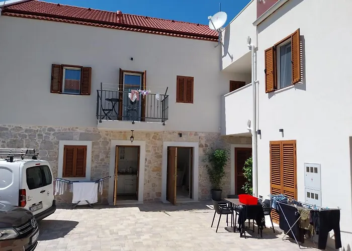 Apartments Miamare 2