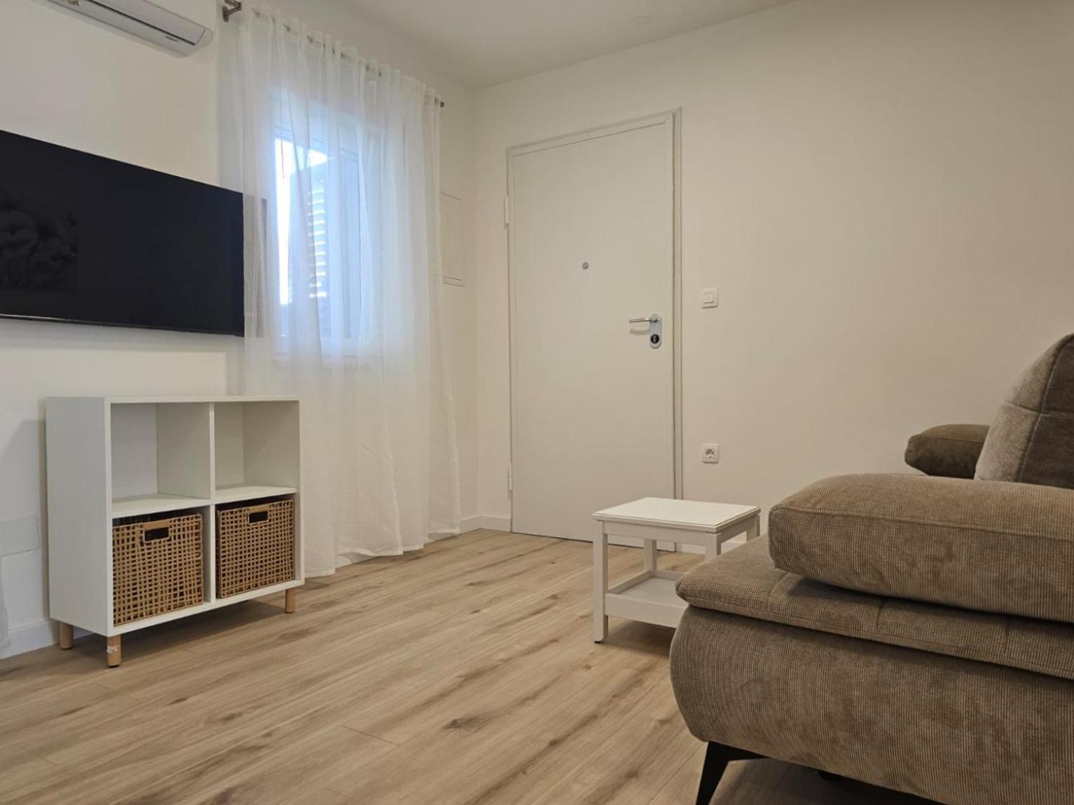 Apartment Miamare 2 *