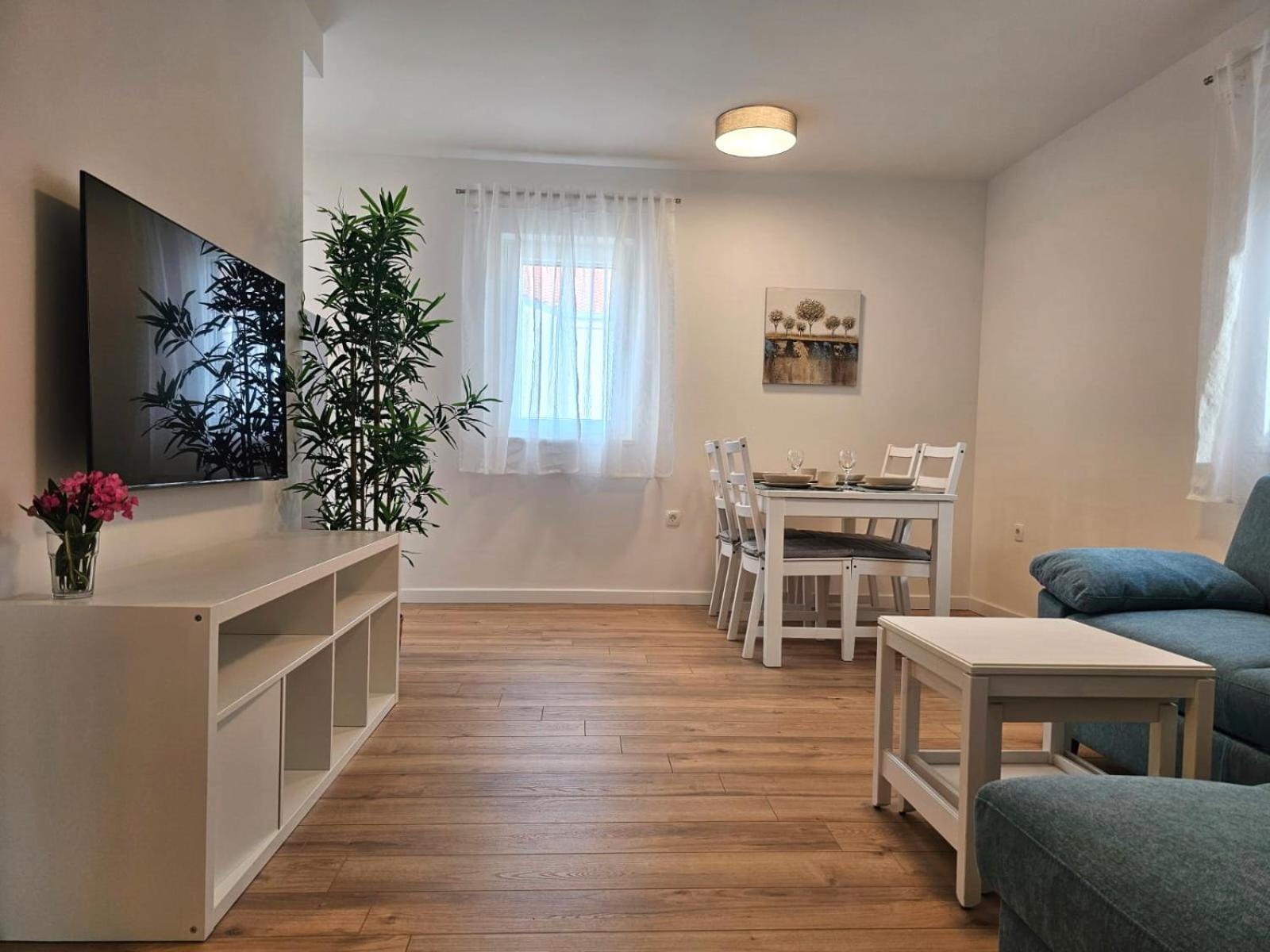 Miamare 2 Apartment