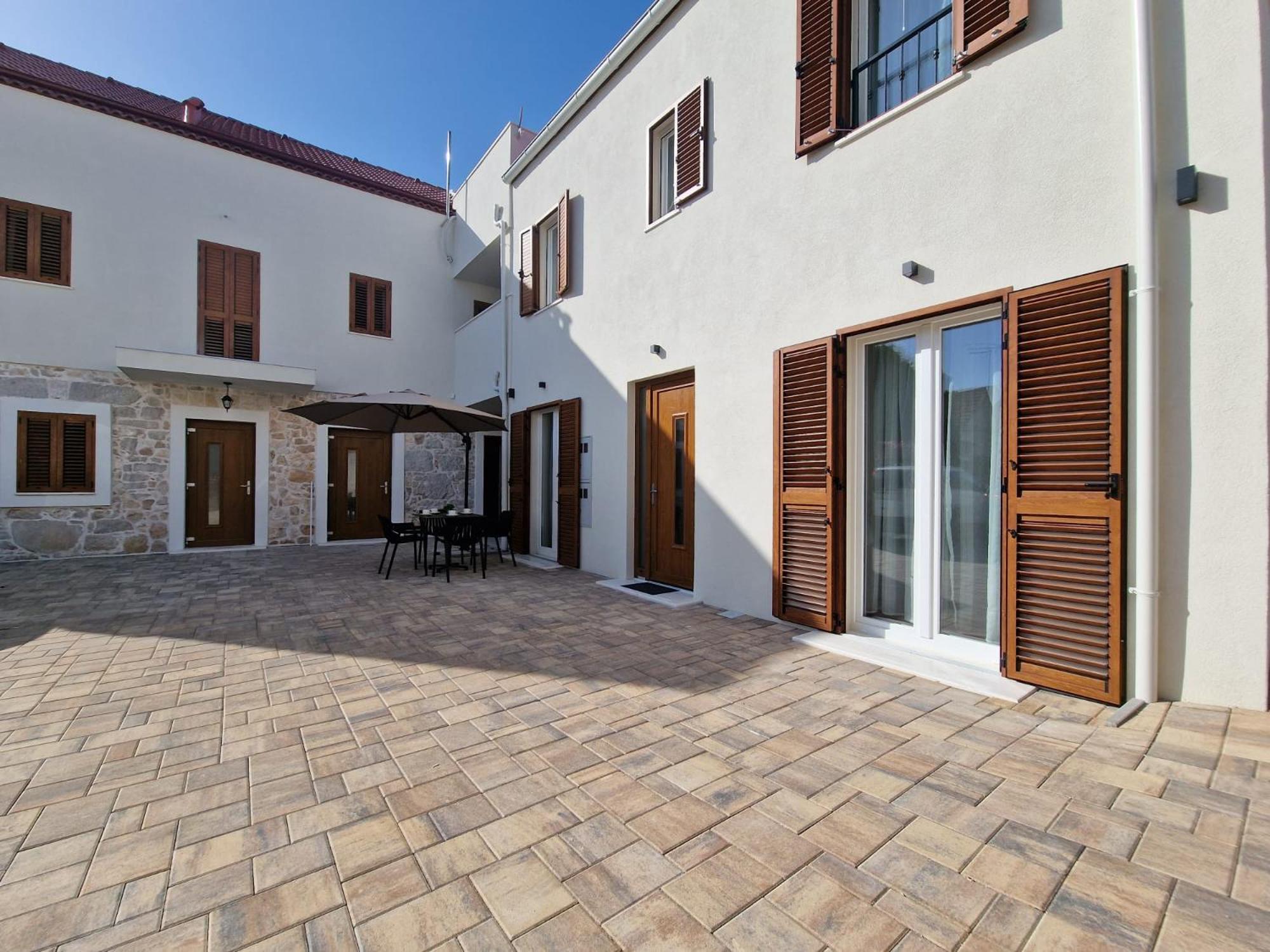 Apartment Miamare 2 *